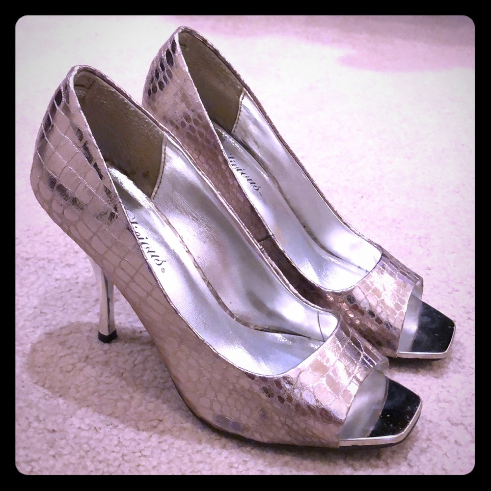 Delicious Silver Snake Print Peep Toe Pumps